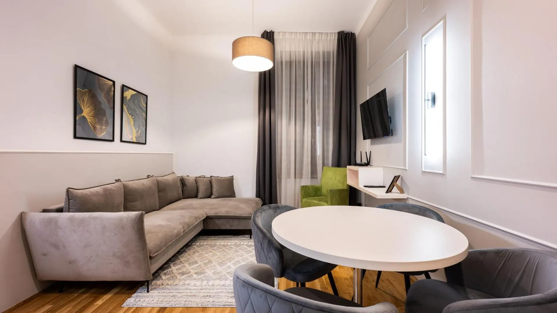 On/Set Aparthotel contacts